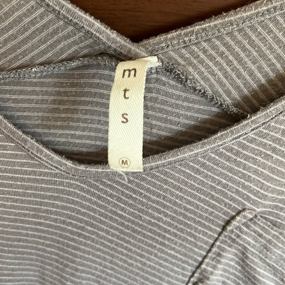 Cute gray top with white stripes - Picture 3 of 3